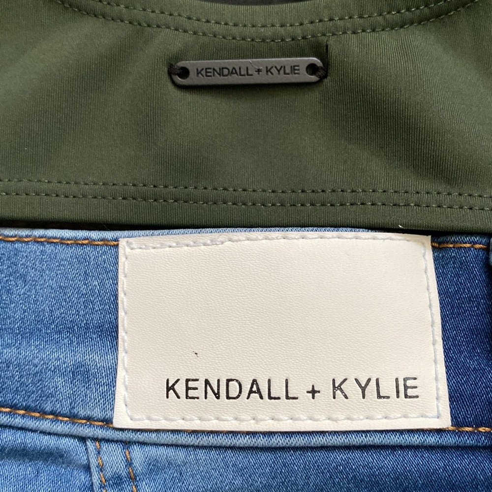 ****Bundle Kendall + Kylie The Kontour high rise jeans |** sports bra Medium